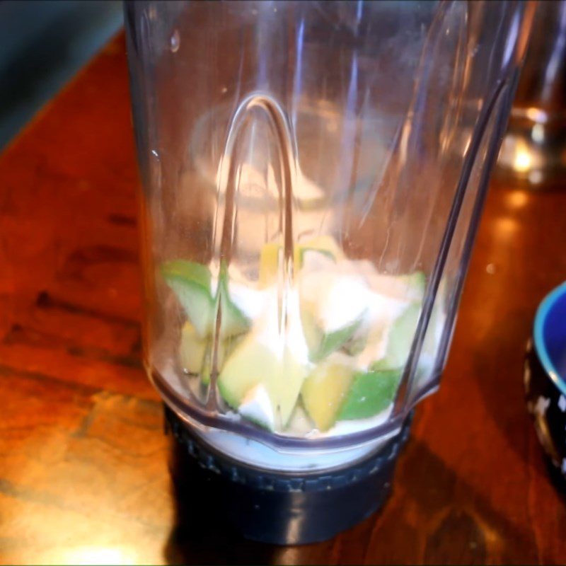Step 2 Blend mango and ingredients Green mango juice