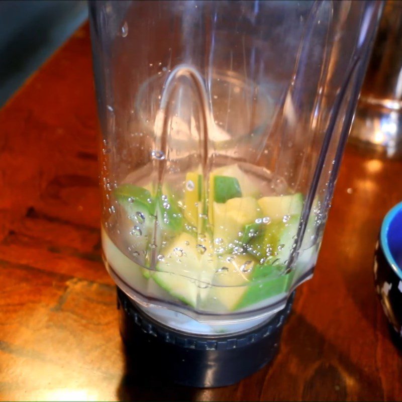 Step 2 Blend mango and ingredients Green mango juice