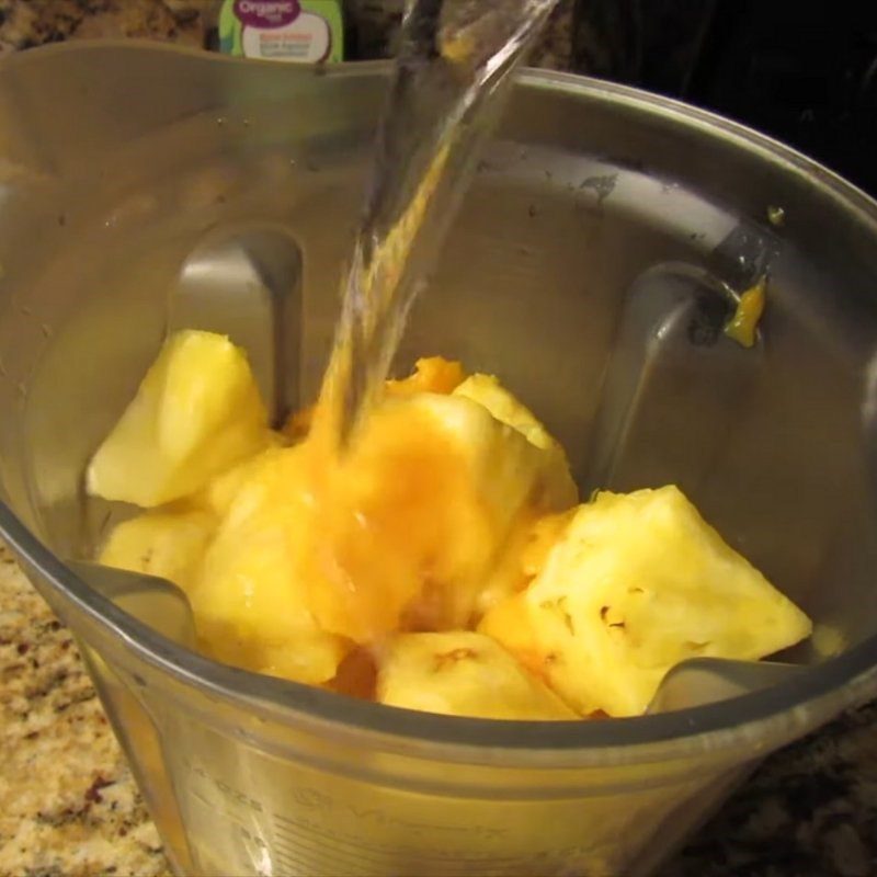 Step 2 Blend mango with pineapple and ginger for fragrant mango juice