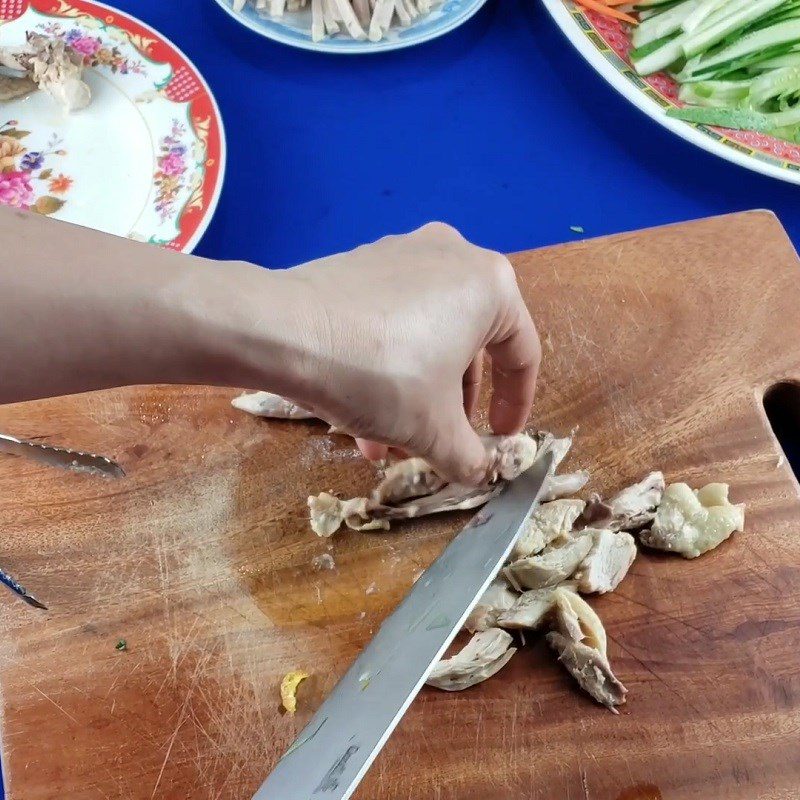 Step 5 Shred the chicken Mixed noodle bowl