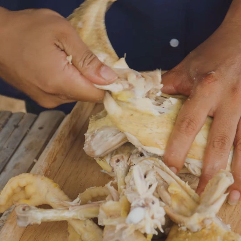 Step 3 Shred the chicken for Phoenix flower chicken salad