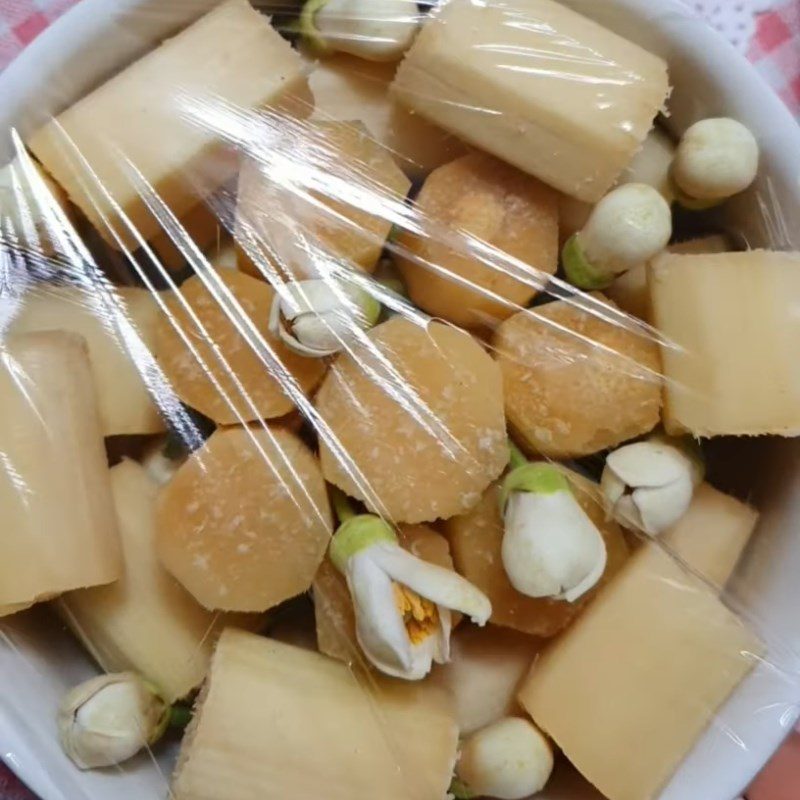 Step 1 Arrange and Marinate the Sugarcane Sugarcane with Pomelo Flowers