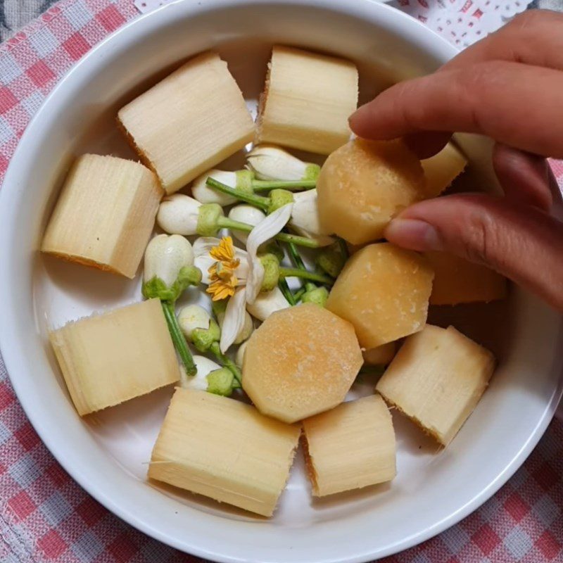 Step 1 Arrange and Marinate the Sugarcane Sugarcane with Pomelo Flowers