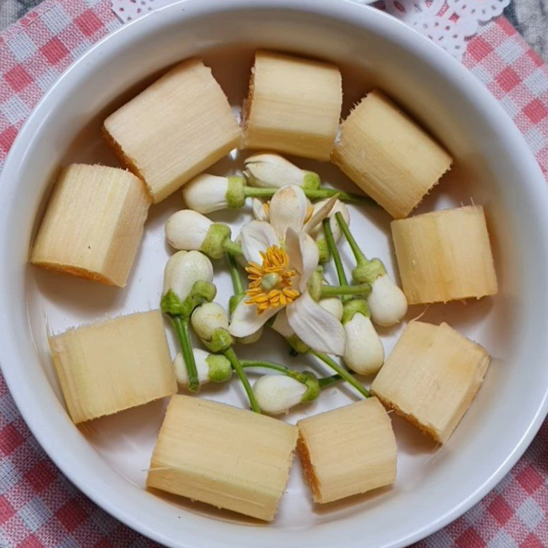 Step 1 Arrange and Marinate the Sugarcane Sugarcane with Pomelo Flowers