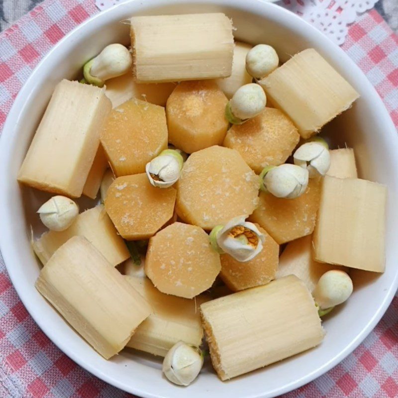 Step 1 Arrange and Marinate the Sugarcane Sugarcane with Pomelo Flowers
