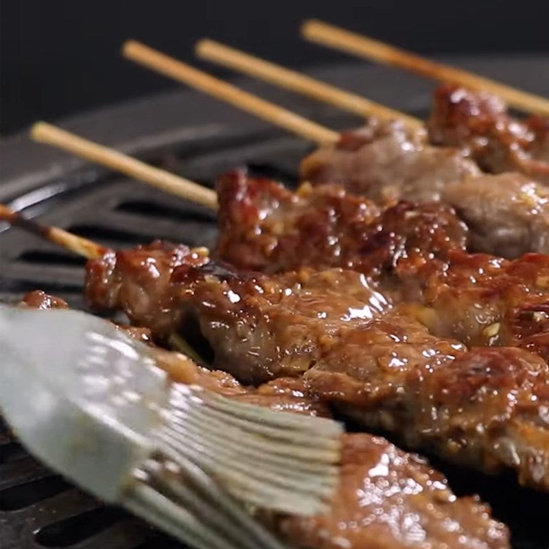 Step 3 Skewering and grilling beef Cambodian grilled beef sandwich