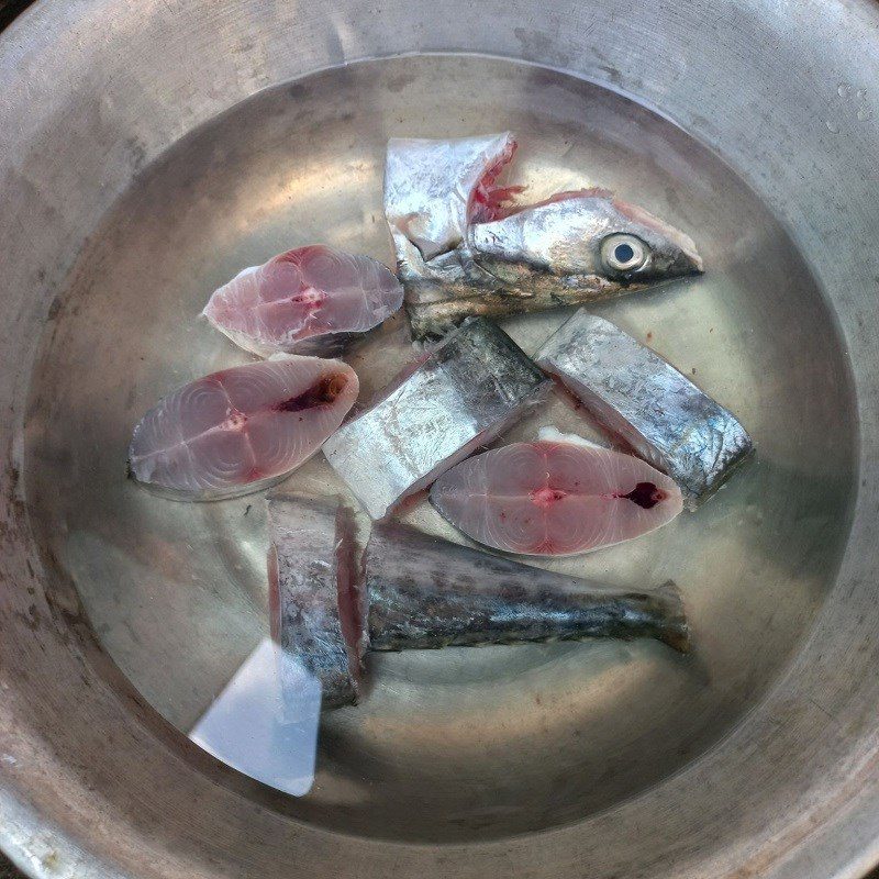 Step 1 Prepare mackerel for Mackerel stew with tomatoes
