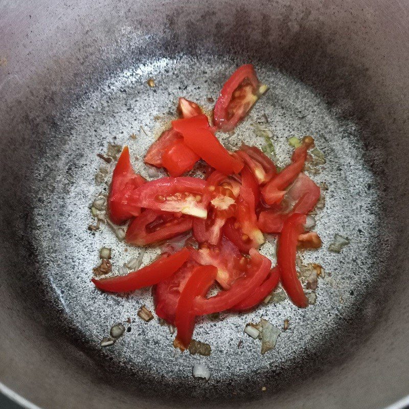 Step 3 Stew the mackerel Mackerel stewed with tomatoes