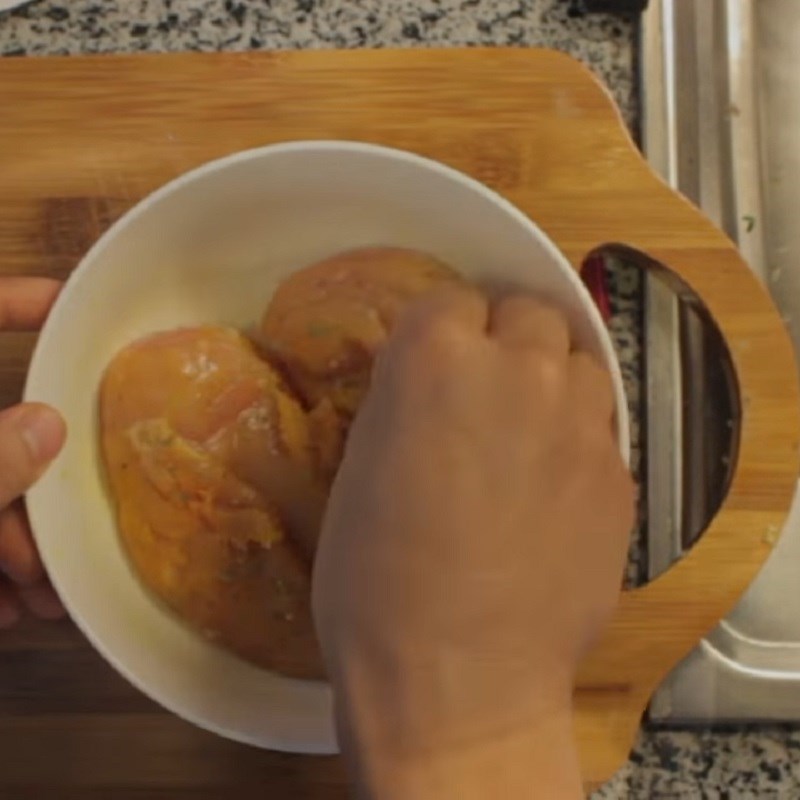 Step 2 Marinate chicken Salad with oil and vinegar