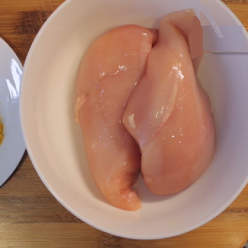Step 1 Prepare chicken Salad with oil and vinegar