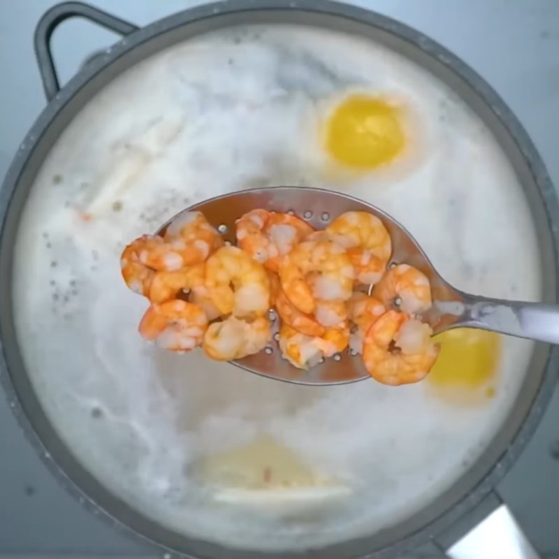 Step 1 Prep the shrimp for Shrimp Celery Salad with mayonnaise sauce
