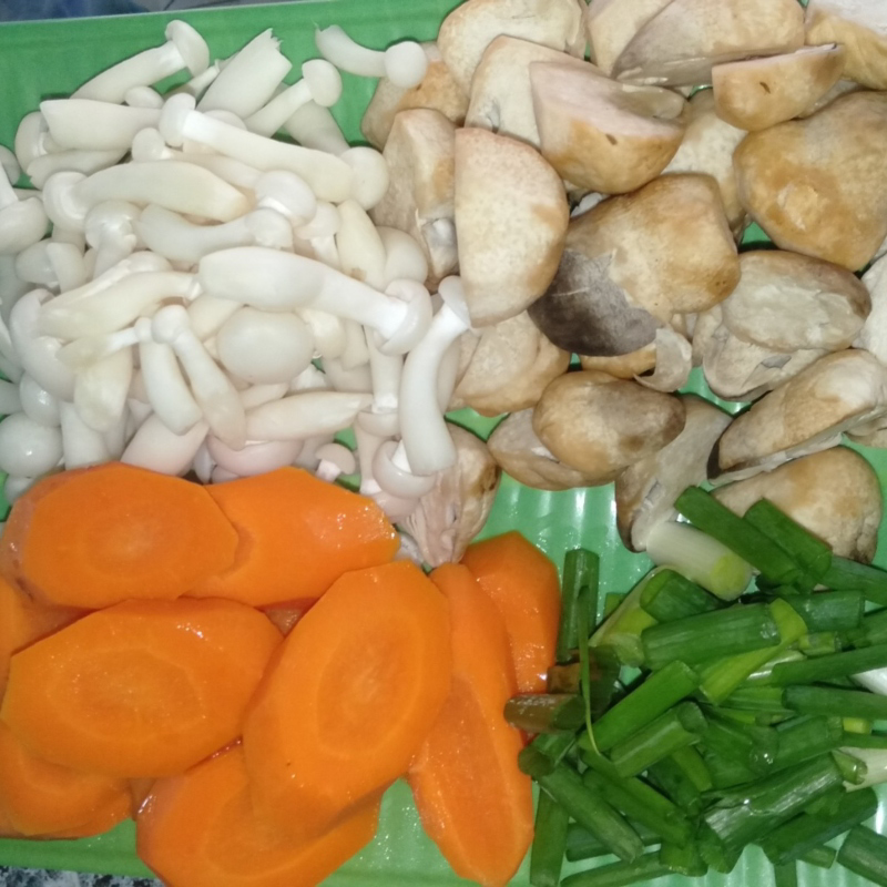 Step 1 Prepare the ingredients for Duck Glass Noodles