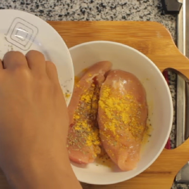 Step 2 Marinate chicken Salad with oil and vinegar