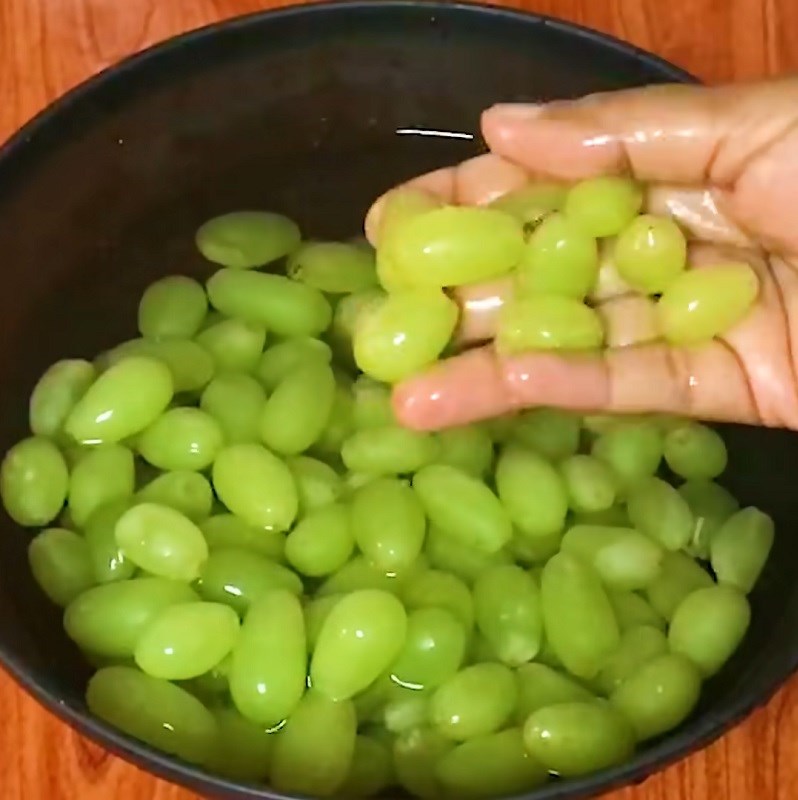 Step 1 Prepare the ingredients for Green Grape Smoothie