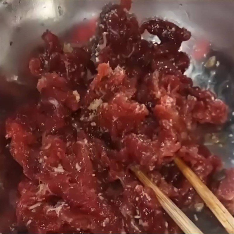 Step 2 Prepare and Marinate the Beef Stir-fried Water Spinach with Beef