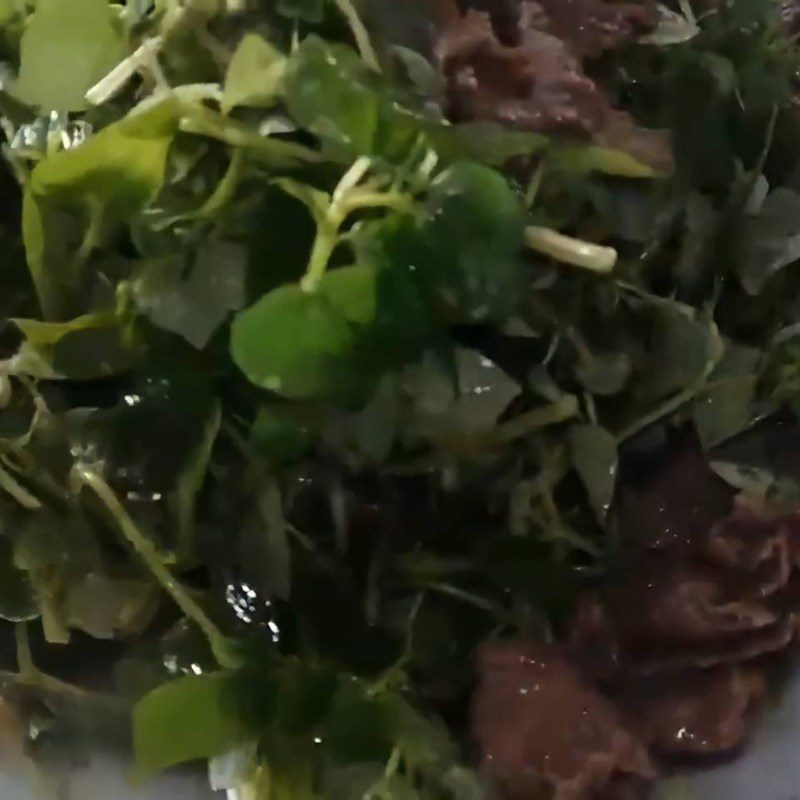 Step 4 Stir-fry beef with water spinach Water spinach stir-fry beef