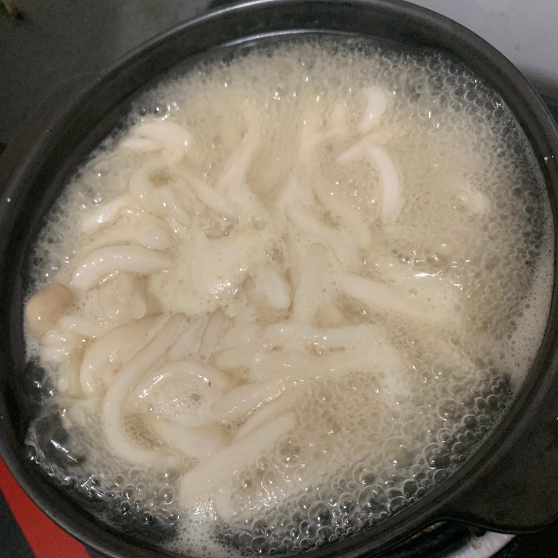 Step 6 Boiling the bánh canh dough