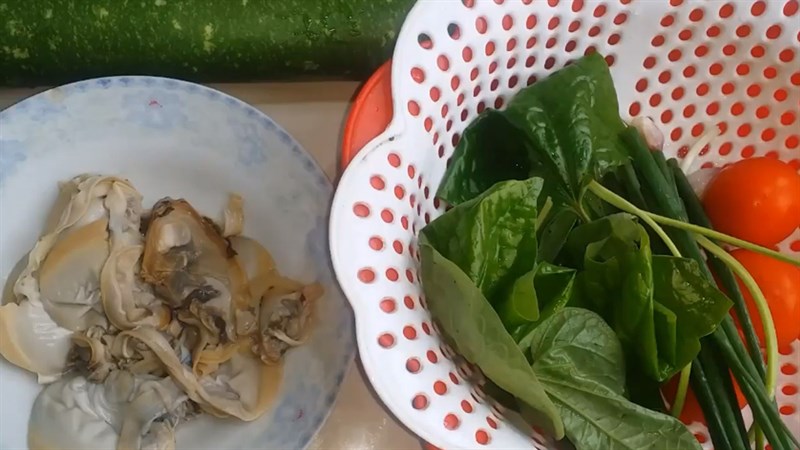 Ingredients for the dish 2 ways to cook clam soup with gourd
