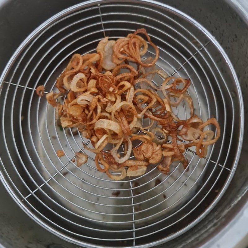 Step 2 Sauté shallots and make scallion oil for grilled oysters