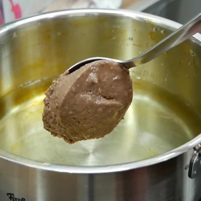 Step 4 Making shrimp paste water Beef noodle soup using a pressure cooker