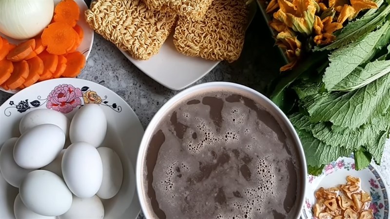 Ingredients for soft-shell crab hot pot with seafood and duck eggs