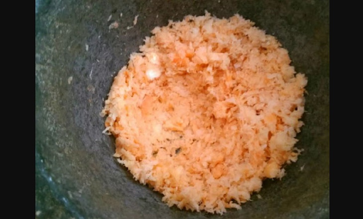 Step 2 Make the filling for Grilled Rice Paper with Shrimp Sauce