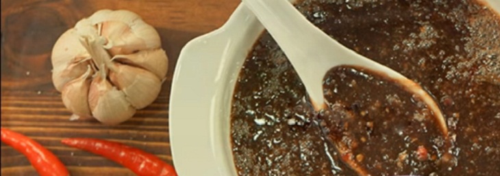 Step 2 Stir-fry minced meat and make shrimp paste for grilled rice paper with shrimp paste using a non-stick pan