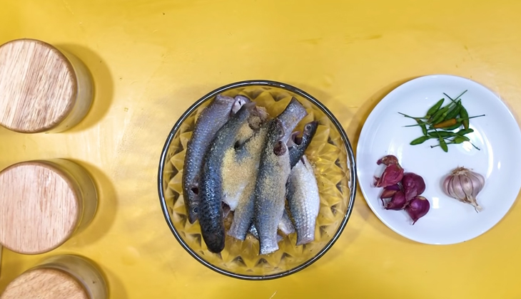 Step 1 Prepare and Marinate the Fish Braised Mullet with Tomatoes