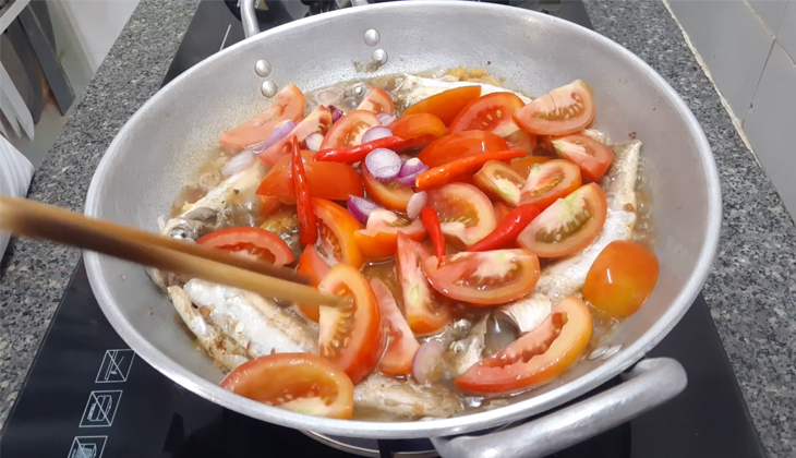 Step 3 Fish Stew with Tomatoes