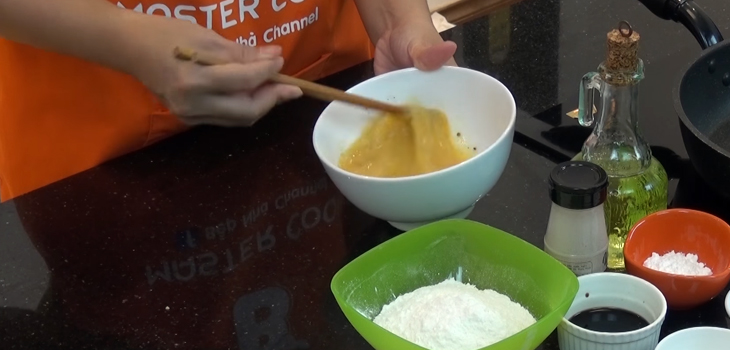 Step 1 Prepare and marinate the chicken Fried chicken with sesame sauce
