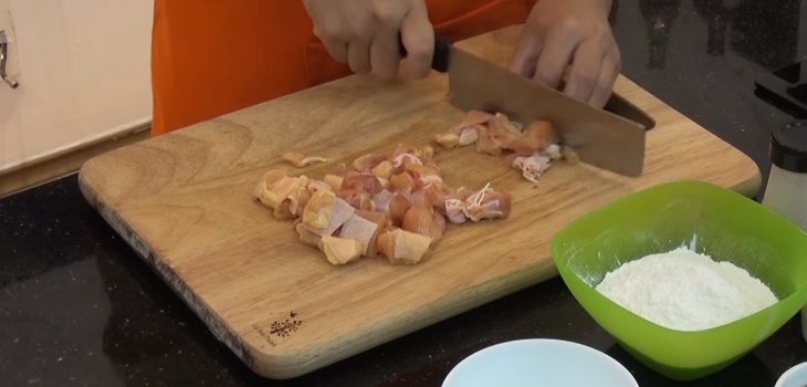 Step 1 Prepare and marinate the chicken Fried chicken with sesame sauce
