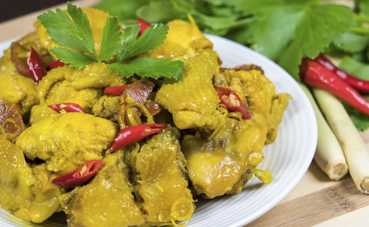 Step 4 Final Product Chicken with lemongrass and turmeric in a regular pot