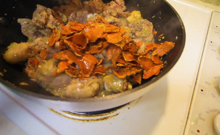 Step 3 Chicken Stew Chicken with lemongrass and turmeric in a regular pot