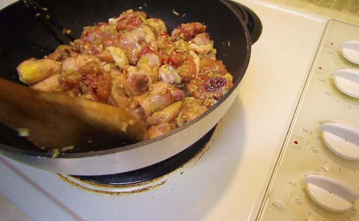 Step 3 Chicken Stew Chicken with lemongrass and turmeric in a regular pot
