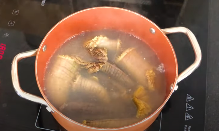 Step 1 Prepare the ingredients Grilled mackerel roe with pineapple
