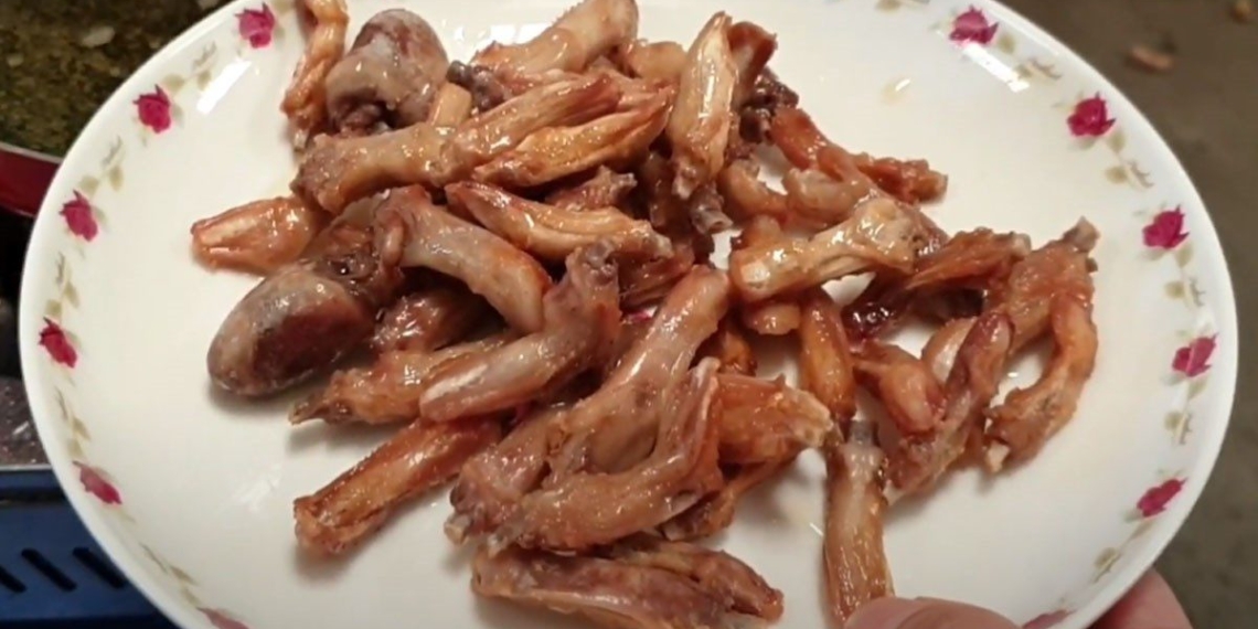 2 ways to make crispy fried duck tongue and fried spicy pepper delicious 04968