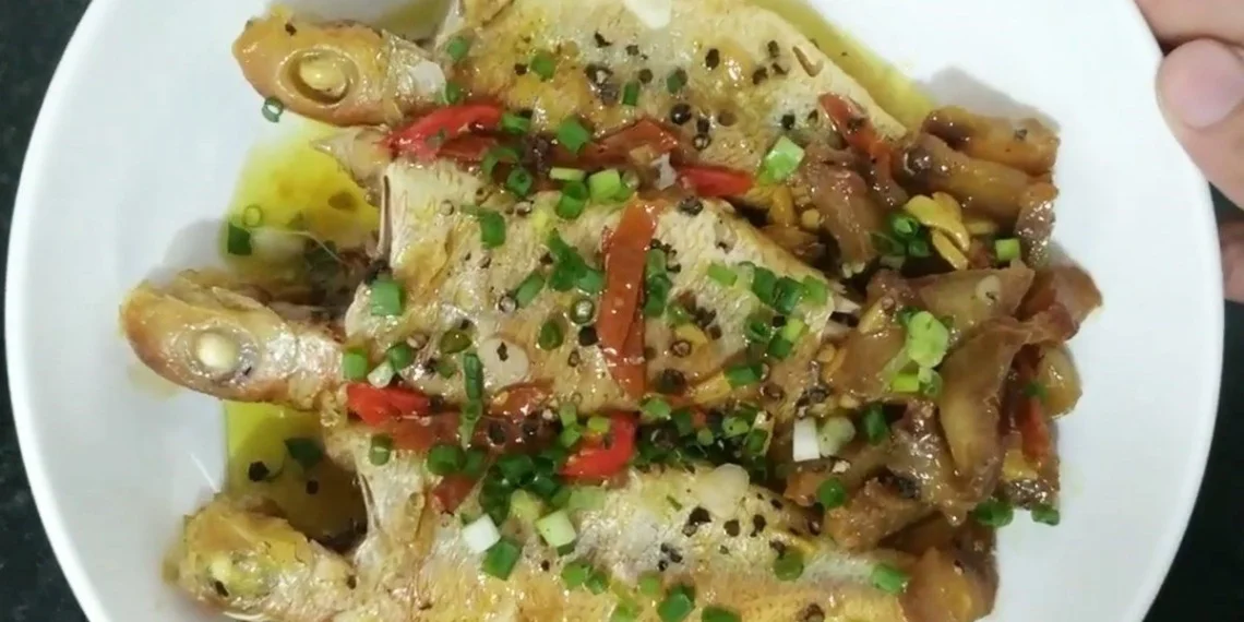 2 ways to make fried salmon with chili and black pepper th 01837