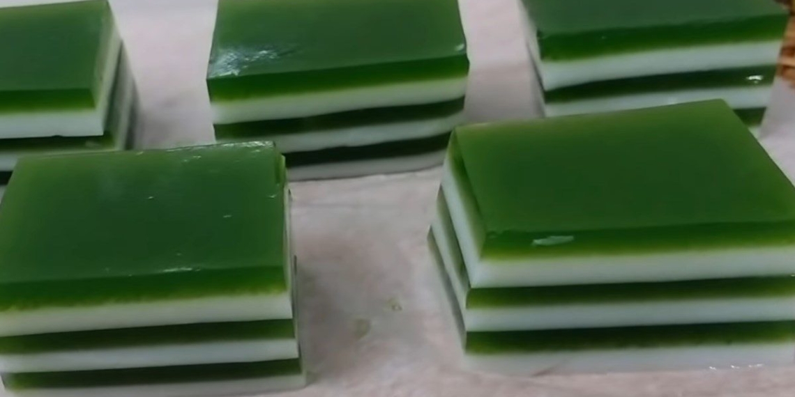 2 ways to make jelly with coconut leaves fresh milk and peanut milk 09967