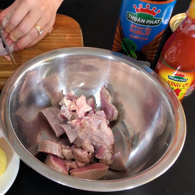 Step 1 Prepare the pig tongue Pig tongue stew