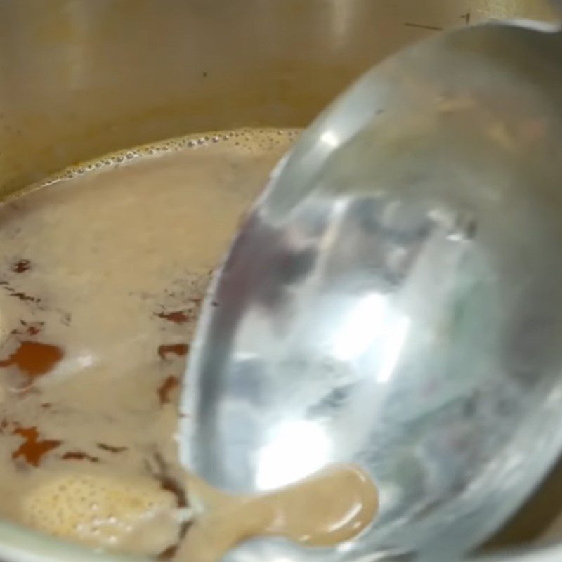 Step 4 Making shrimp paste water Beef noodle soup using a pressure cooker