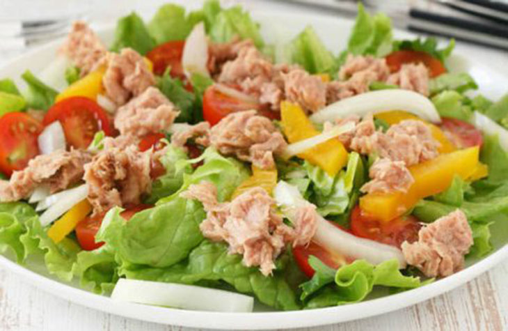 Step 3 Mix salad Tuna salad with boiled eggs