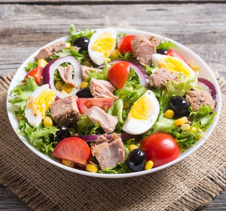 Step 4 Final product Tuna salad with boiled eggs