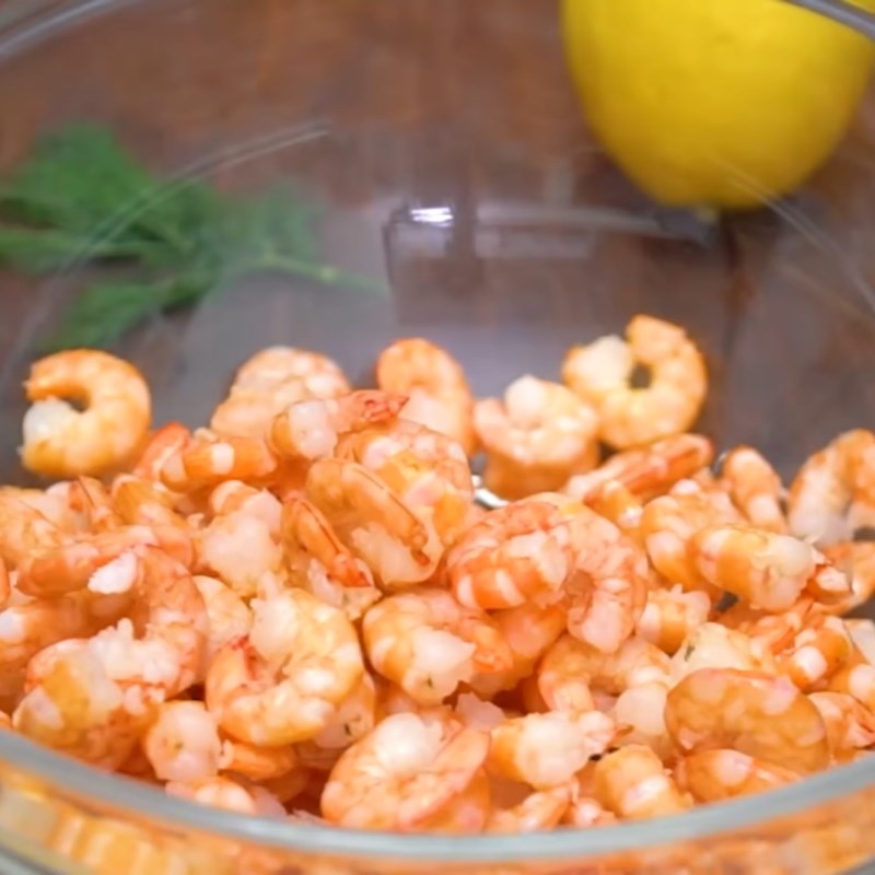 Step 4 Mix the salad Shrimp celery salad with mayonnaise sauce