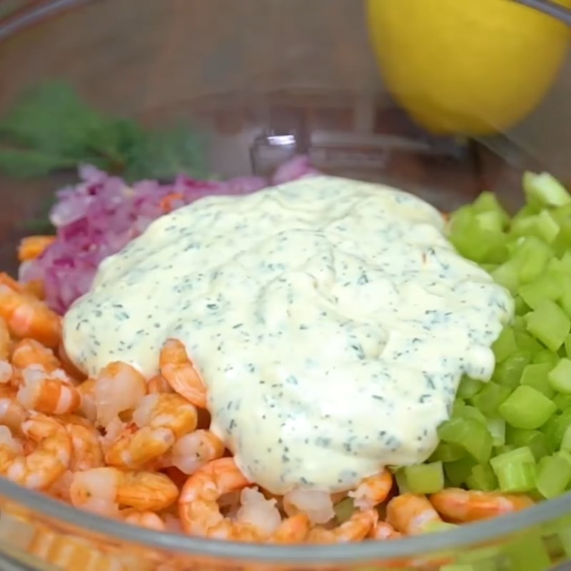 Step 4 Mix the salad Shrimp celery salad with mayonnaise sauce