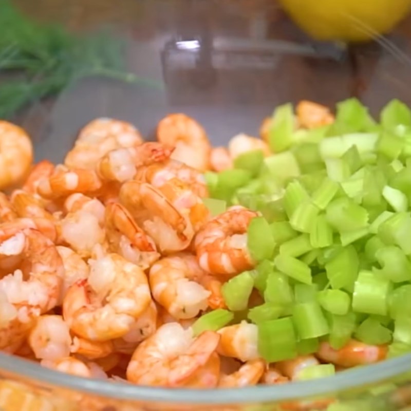 Step 4 Mix the salad Shrimp celery salad with mayonnaise sauce