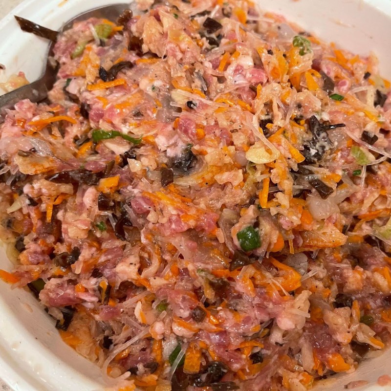 Step 2 Marinate the filling for Crab Vermicelli Rolls