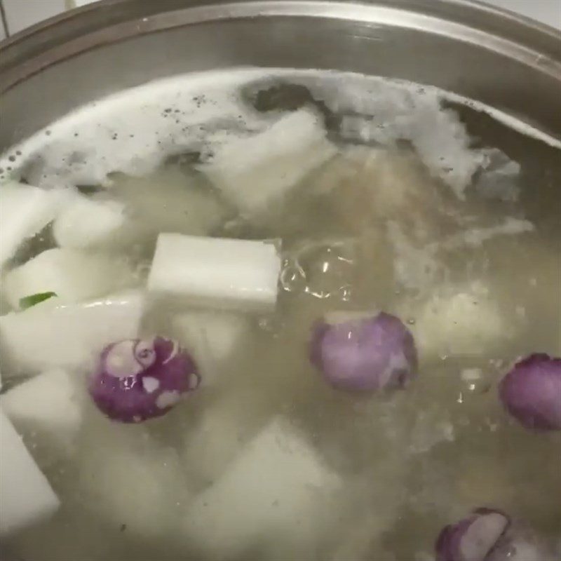 Step 2 Cooking the broth for beef ball soup