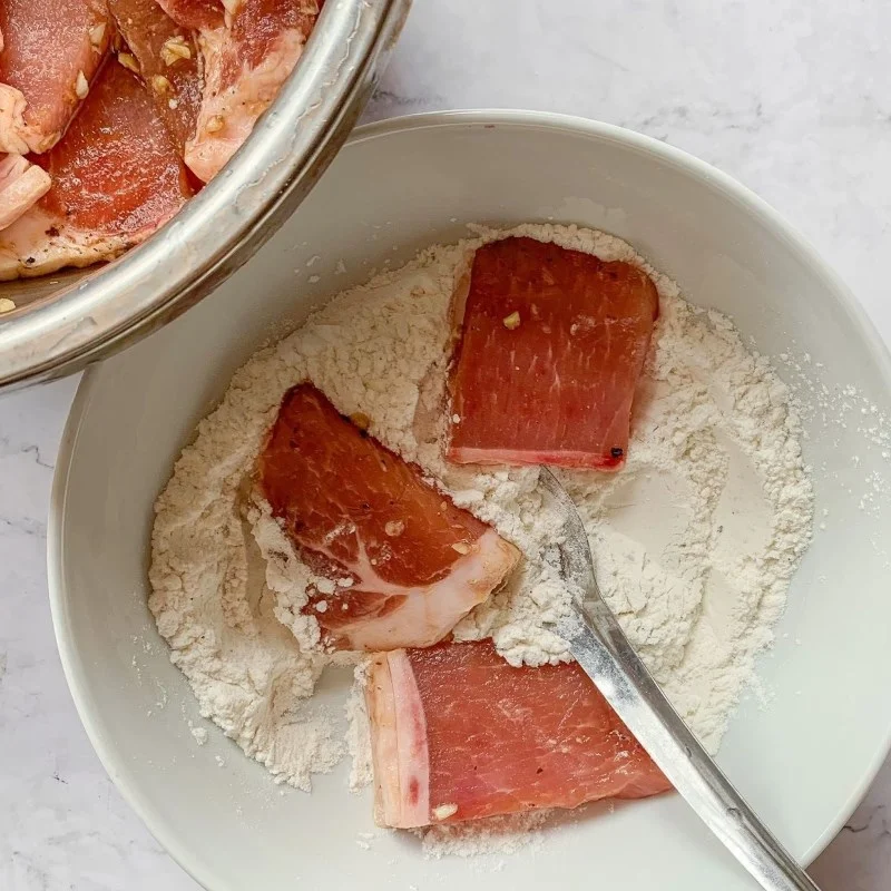 Step 2 Fry the meat Fried pork with salt and chili