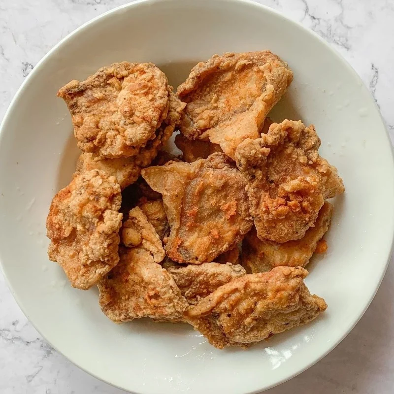 Step 2 Fry the meat Fried pork with salt and chili