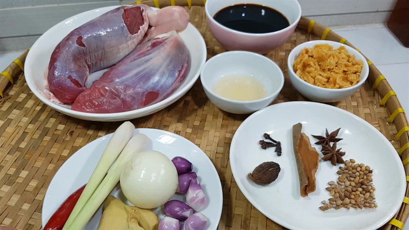 Ingredients for braised beef shank in soy sauce